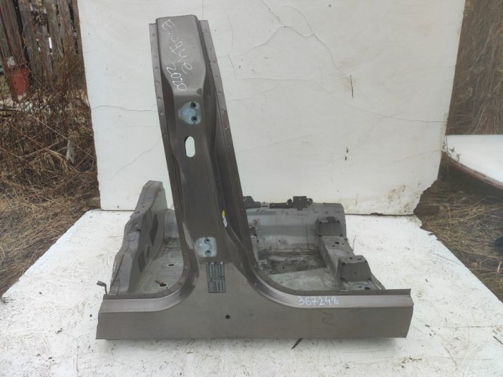 Центральна стійка кузова прав. LAND ROVER EVOQUE 19-