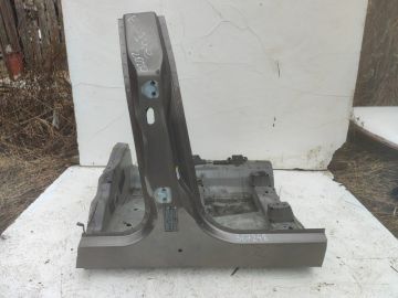 Центральна стійка кузова прав. LAND ROVER EVOQUE 19-