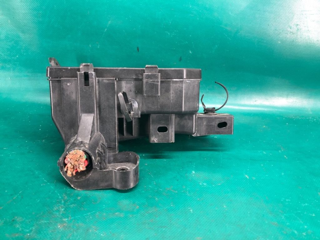 284B7-1KJ1E | Блок предохранителей моторный отсек NISSAN JUKE 10-19 - Фото 4