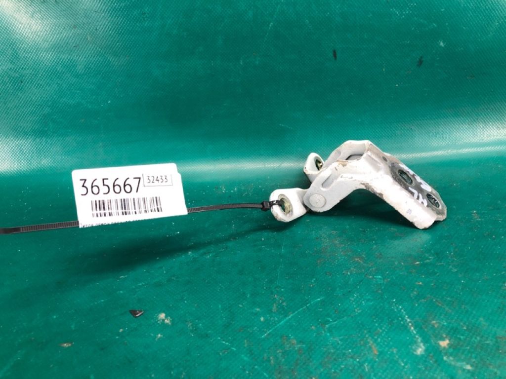 82421-1KA0A | Петля двері верхня передн. лів. NISSAN JUKE 10-19