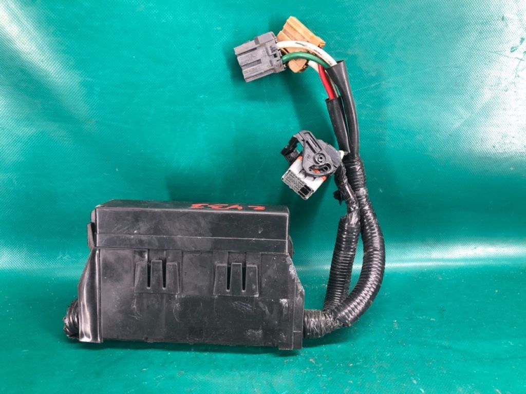 24382-EW70B | Блок предохранителей моторный отсек NISSAN JUKE 10-19 - Фото 2