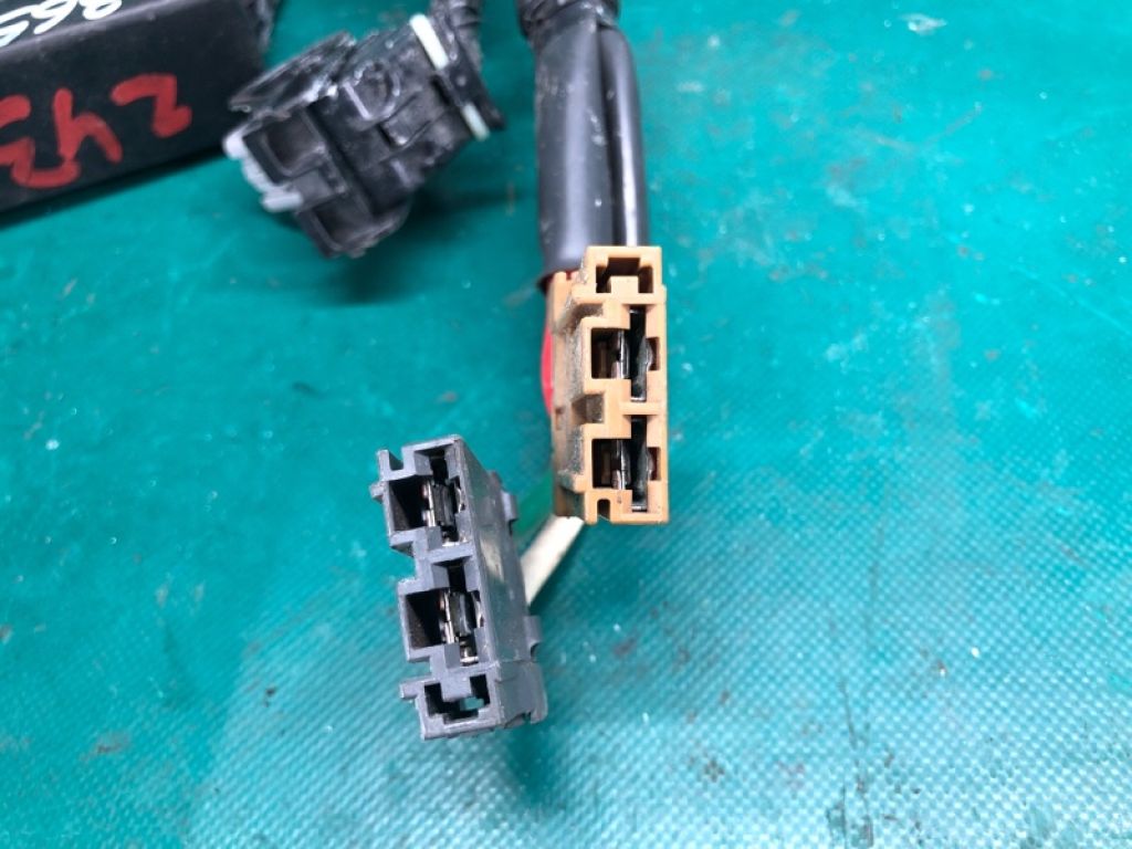 24382-EW70B | Блок предохранителей моторный отсек NISSAN JUKE 10-19 - Фото 3