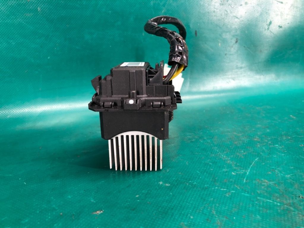 27761-JE22A | Резистор пічки NISSAN JUKE 10-19 - Фото 4