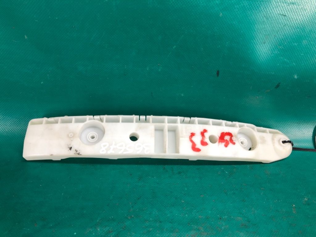 85228-1KA0A | Кронштейн заднего бампера прав. NISSAN JUKE 10-19