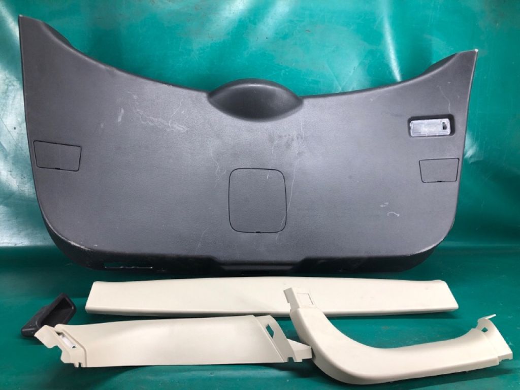 90901-JM00A | Обшивка кришки багажника NISSAN ROGUE 08-15