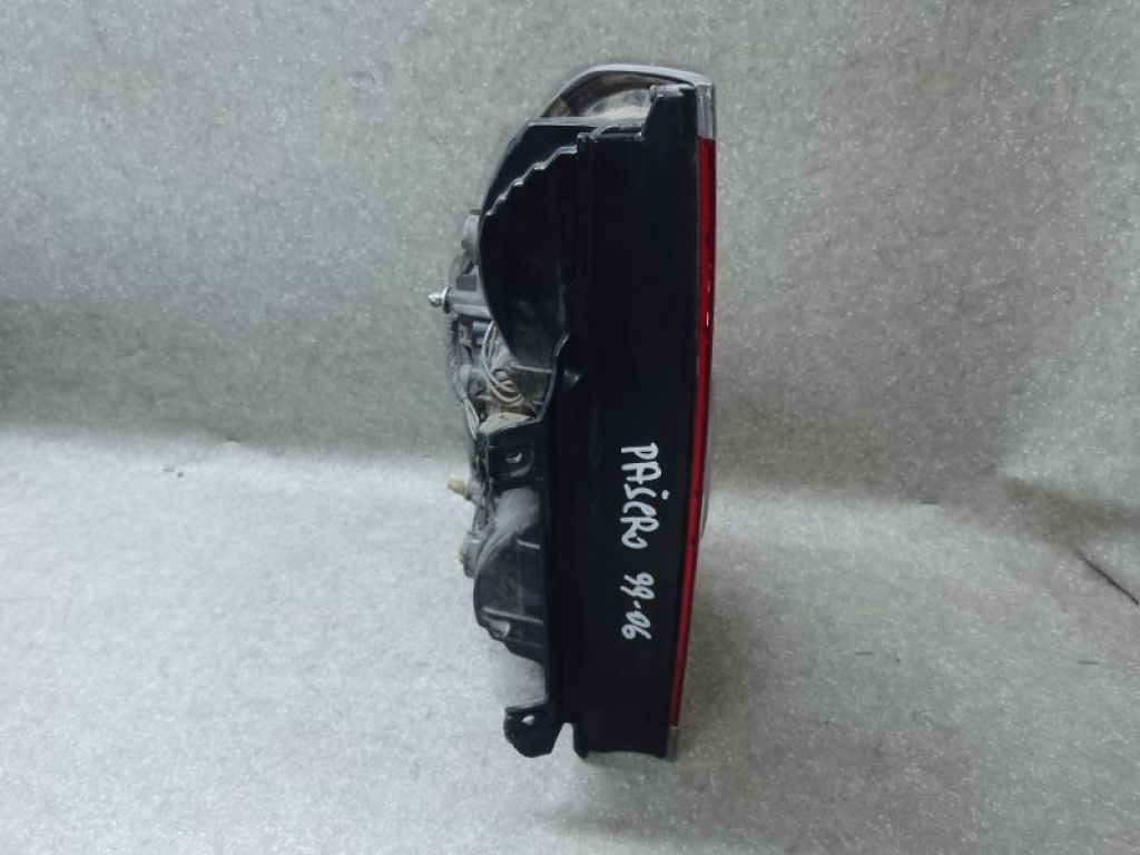 MR563838 | Ліхтар зовнішній прав. MITSUBISHI PAJERO 99-06 - Фото 2