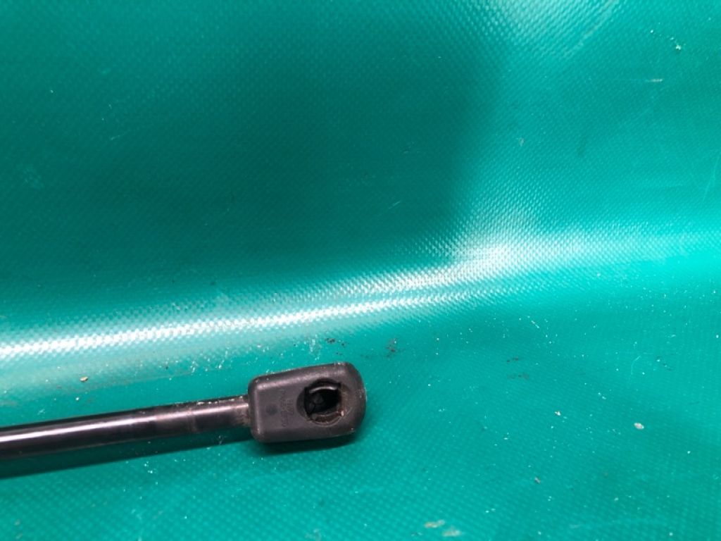 90451-1VK0B | Амортизатор крышки багажника лев. NISSAN ROGUE 08-15 - Фото 4