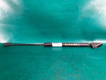 Амортизатор кришки багажника прав. NISSAN ROGUE 08-15