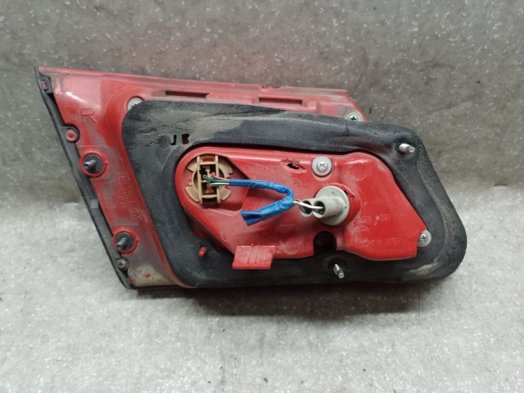 81581-33150 | Ліхтар внутрішній прав. LEXUS ES350 06-12 - Фото 3