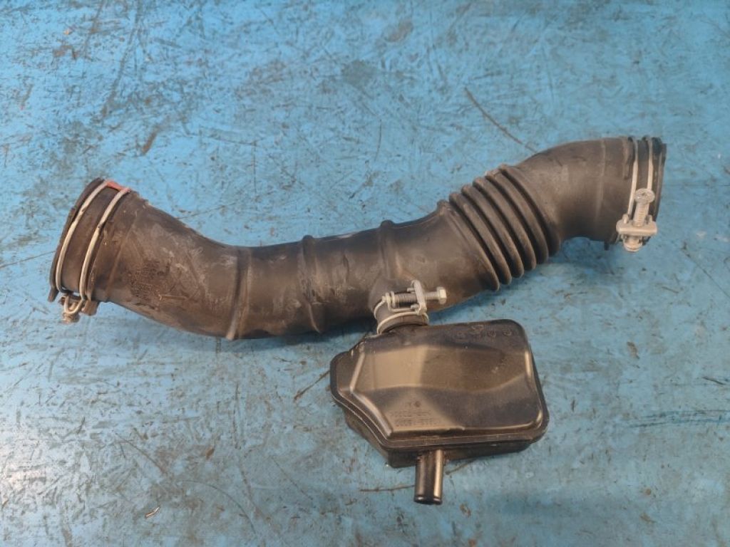 17880-15110 | Патрубок впускної системи LEXUS LBX 23- - Фото 2