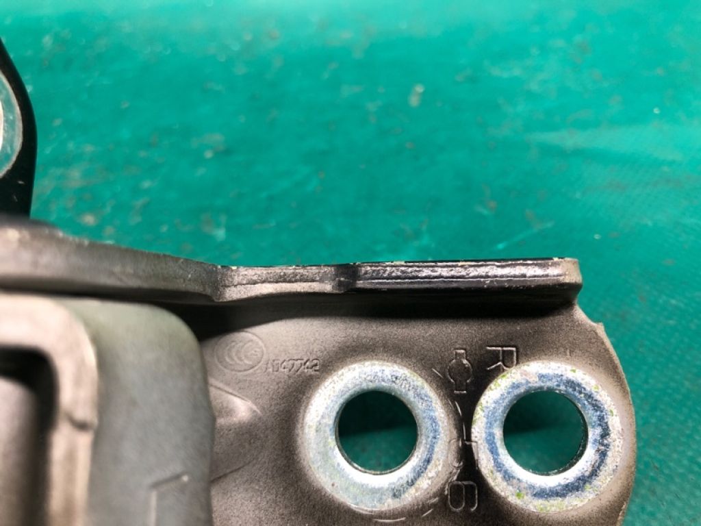 82420-4P00A | Петля двері нижня задн. прав. NISSAN ROGUE 08-15 - Фото 5