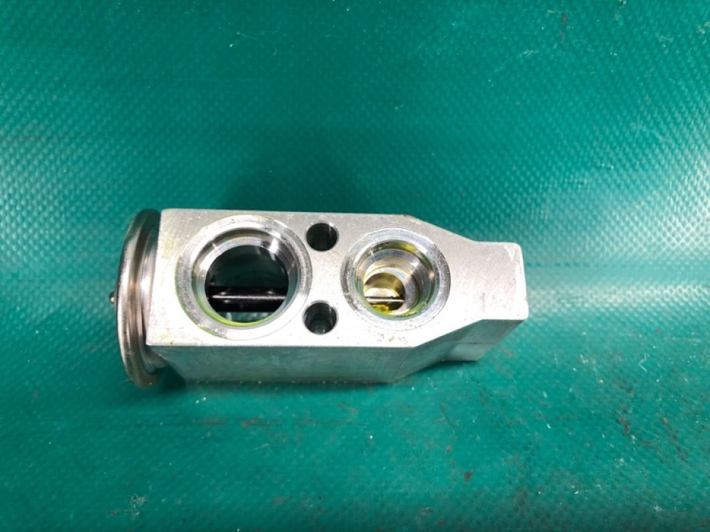 92200-JM70A | Клапан кондиционера NISSAN ROGUE 08-15