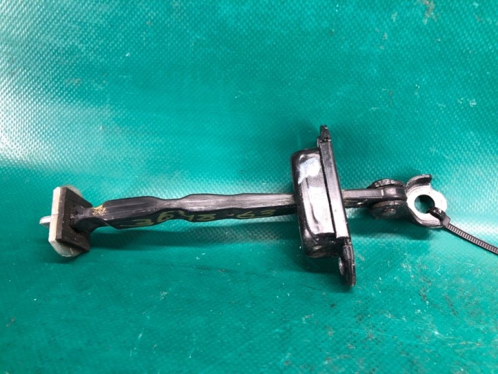 82430-JM70A | Обмежувач дверей задн. лів. NISSAN ROGUE 08-15