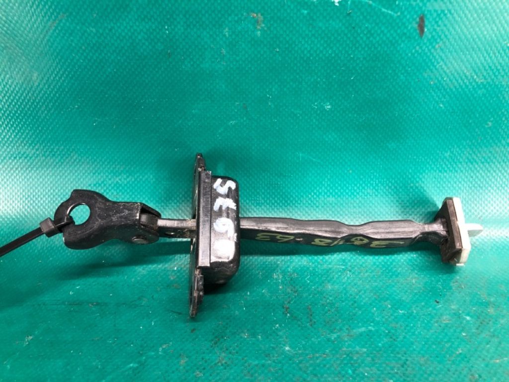 82430-JM70A | Обмежувач дверей задн. лів. NISSAN ROGUE 08-15 - Фото 3