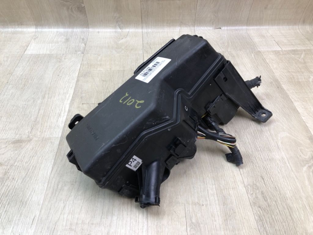 8274033020 | Блок запобіжників моторний відсік TOYOTA CAMRY 40 06-11