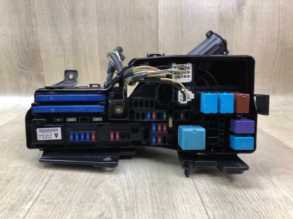 8274033020 | Блок запобіжників моторний відсік TOYOTA CAMRY 40 06-11 - Фото 2