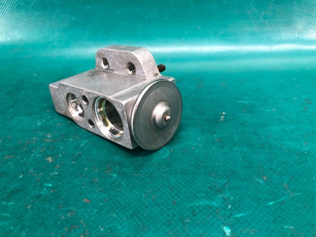 8T0 820 679 | Клапан кондиціонера AUDI Q5 08-16 - Фото 4