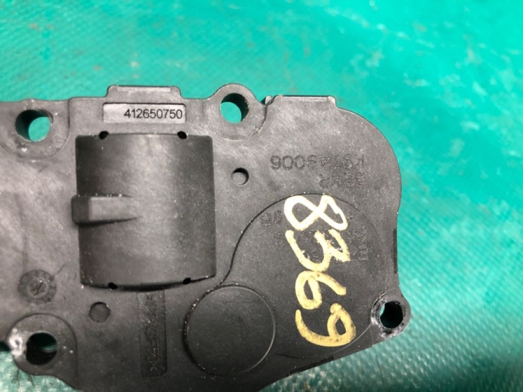 8K0 820 511 C | Моторчик заслінки пічки AUDI Q5 08-16 - Фото 5