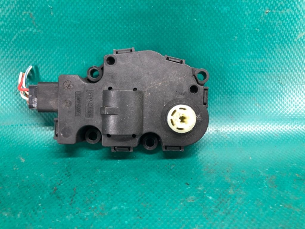 8K0 820 511 C | Моторчик заслонки печки AUDI Q5 08-16