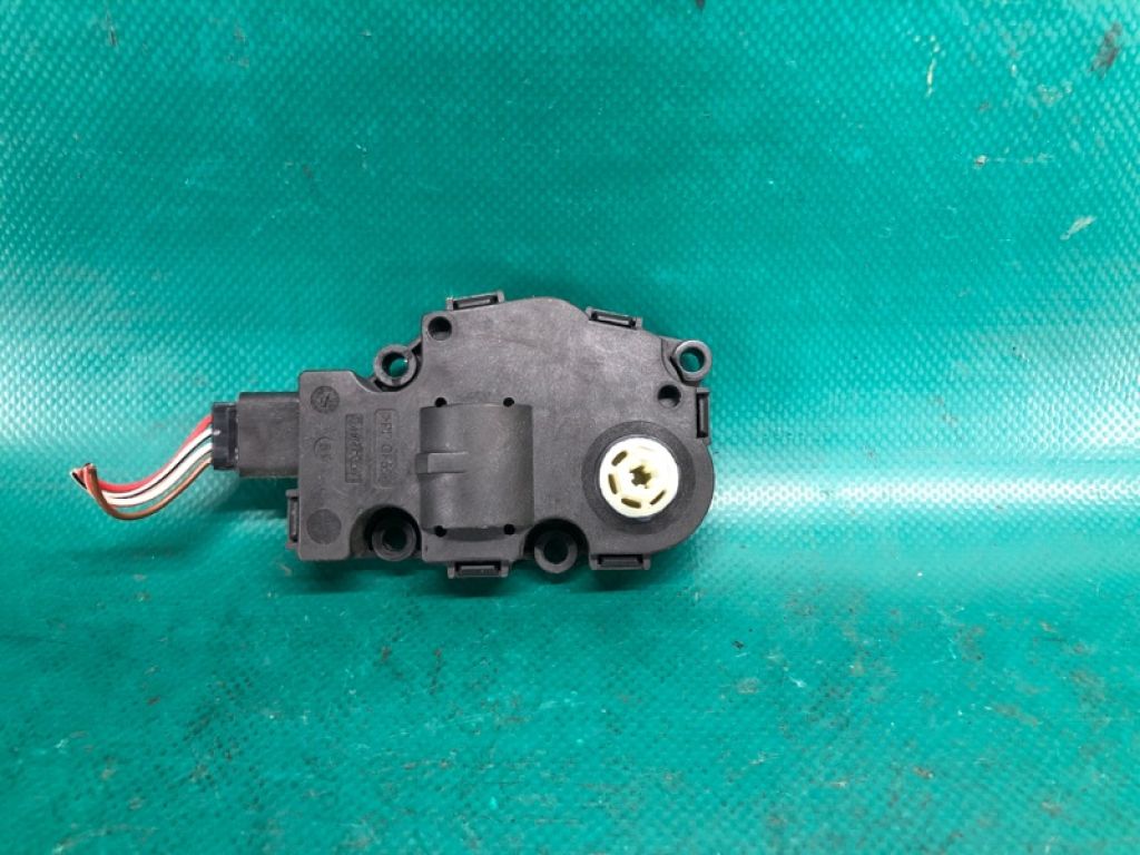 8K0 820 511 C | Моторчик заслінки пічки AUDI Q5 08-16