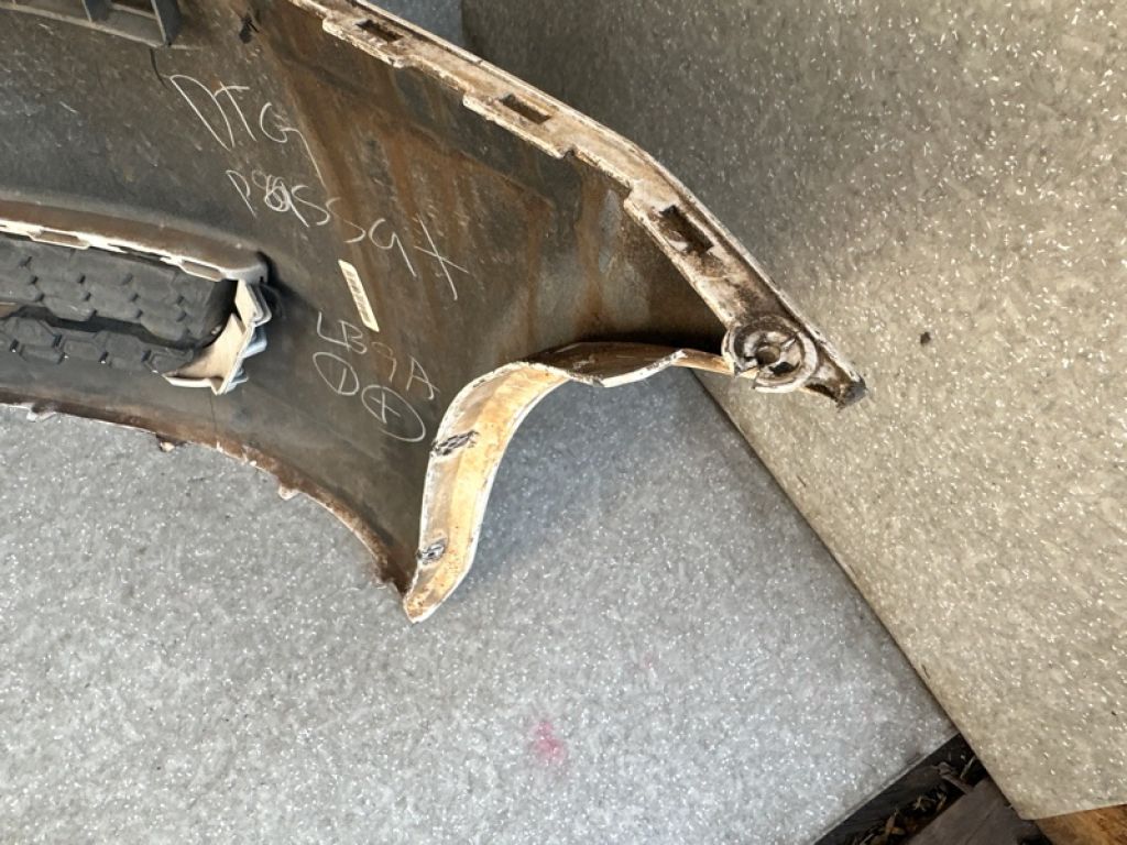 Бампер передній VOLKSWAGEN PASSAT B7 11-15 - Фото 10