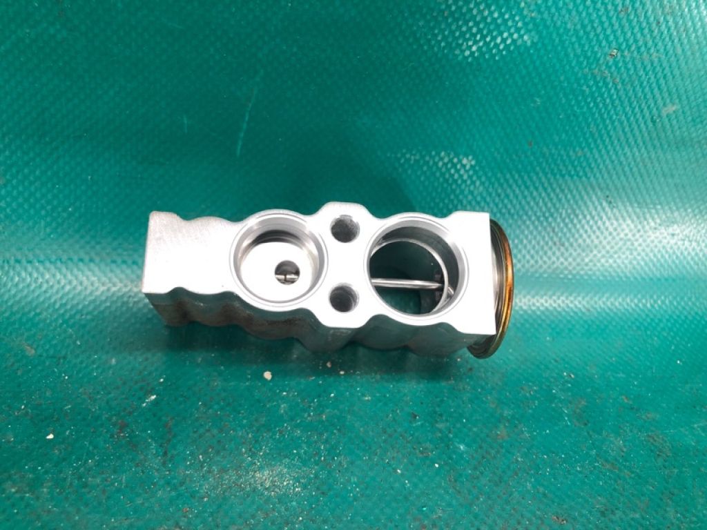 88515-52130 | Клапан кондиціонера LEXUS NX 14-21