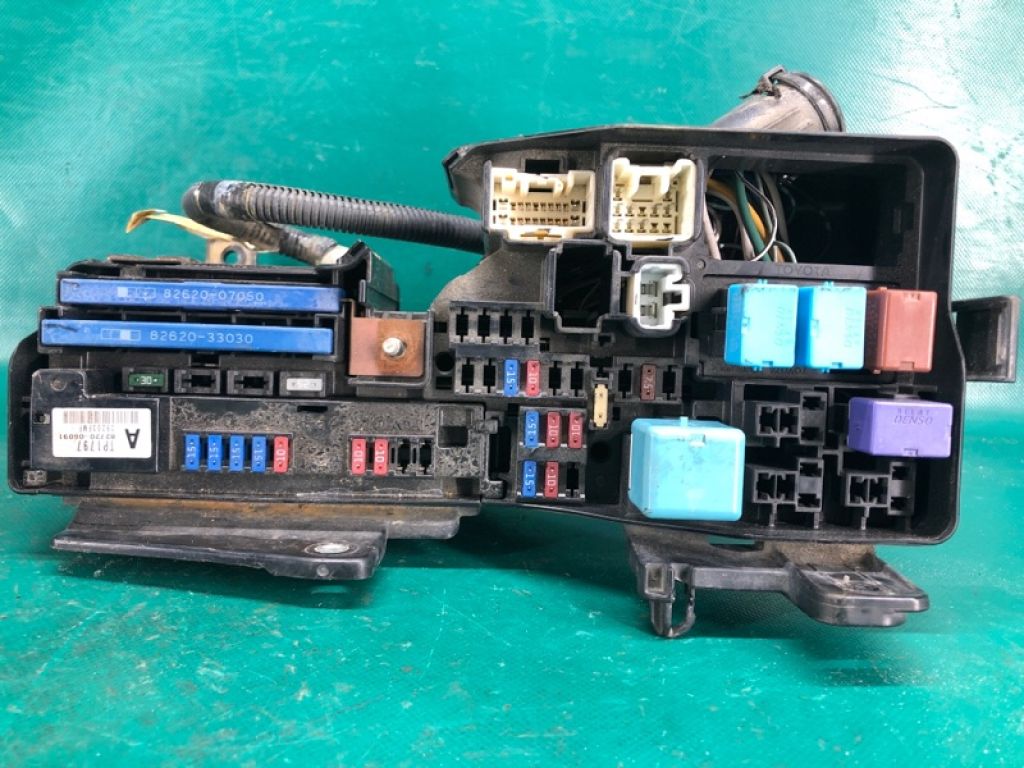 82740-33020 | Блок запобіжників моторний відсік TOYOTA CAMRY 40 06-11 - Фото 4