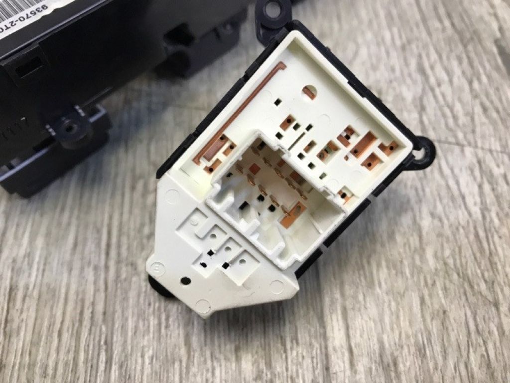 93570 2T030 | Блок управления стеклоподъемниками KIA OPTIMA TF 11-16 - Фото 4