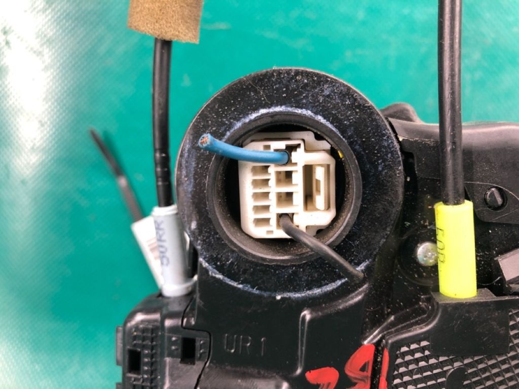 69050-06100 | Замок двері задн. прав. TOYOTA CAMRY 40 06-11 - Фото 4