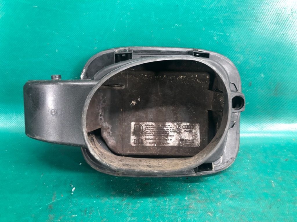 8R0 809 907 A GRU | Лючок топливного бака AUDI Q5 08-16 - Фото 2