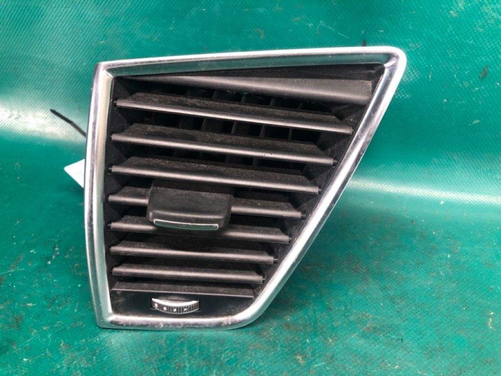 8R1 820 902 L | Дефлектор повітряний прав. AUDI Q5 08-16