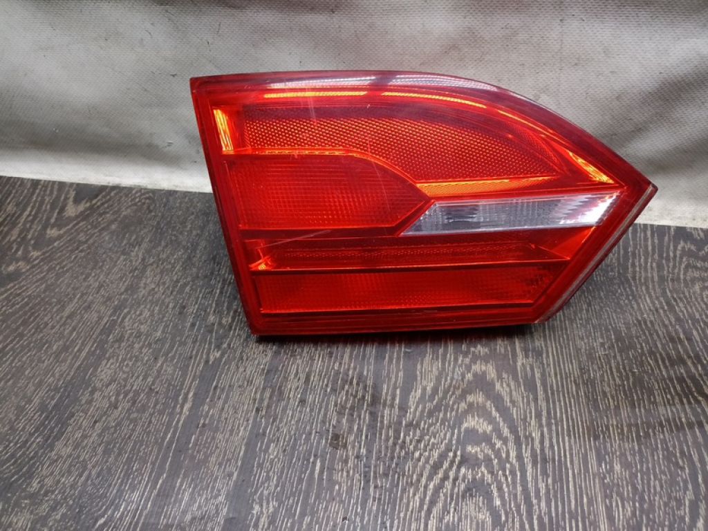5C6 945 093 | Ліхтар внутрішній задн. лів. VOLKSWAGEN JETTA USA 10-17