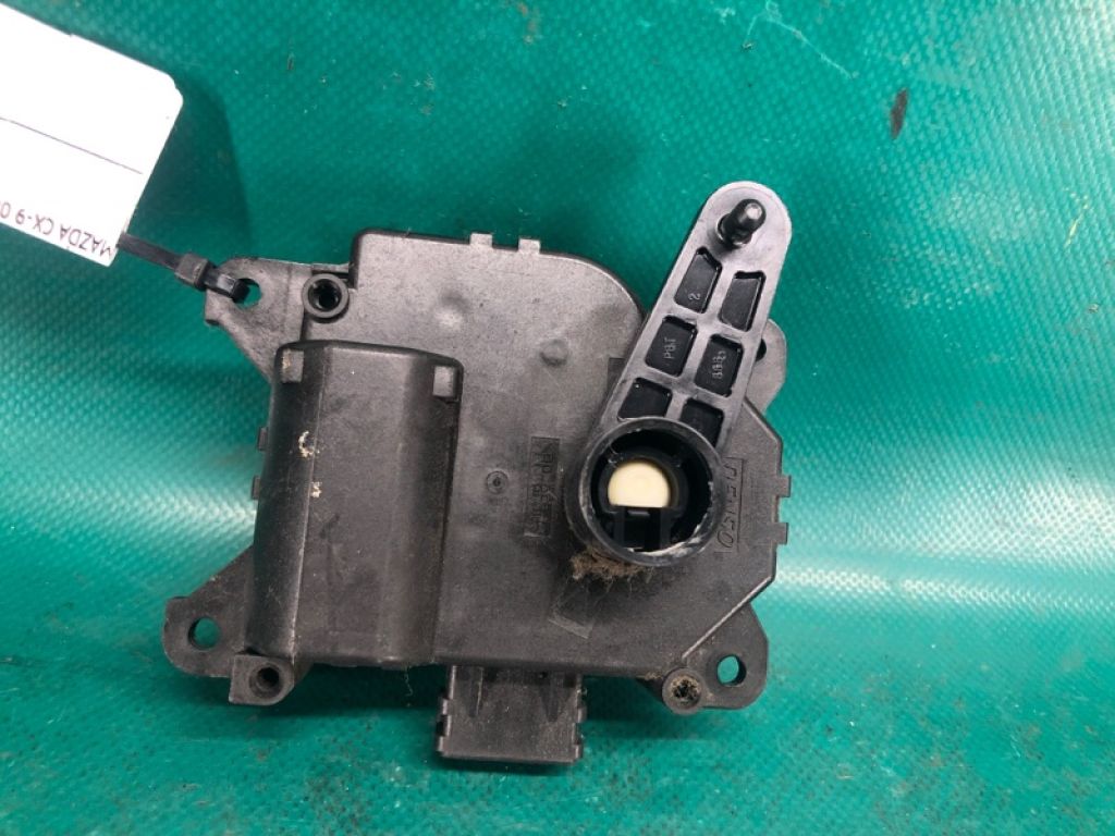 L207-61-A60 | Моторчик заслінки пічки MAZDA CX-9 06-16 - Фото 2