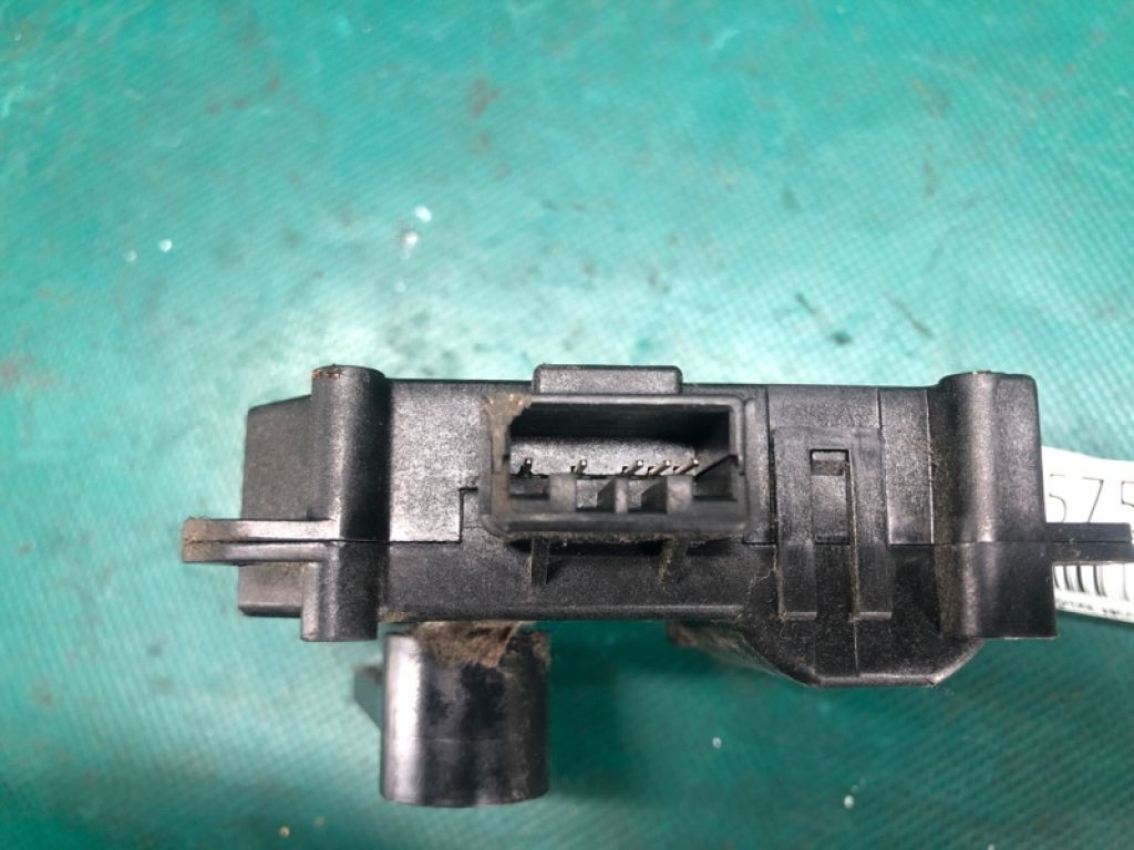 L207-61-A60 | Моторчик заслінки пічки MAZDA CX-9 06-16 - Фото 3