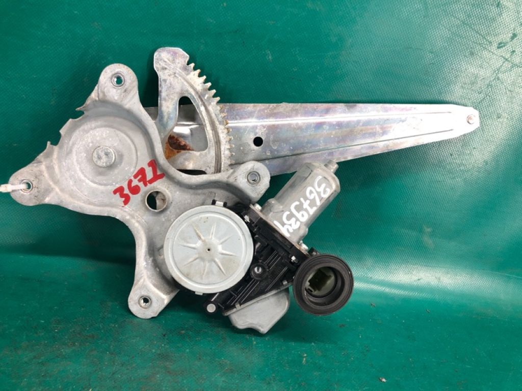 69803-06110 | Склопідйомник задн. прав. TOYOTA CAMRY 40 06-11