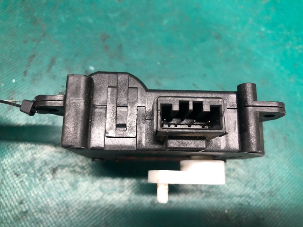 TD11-61-B60 | Моторчик заслінки пічки MAZDA CX-9 06-16 - Фото 4