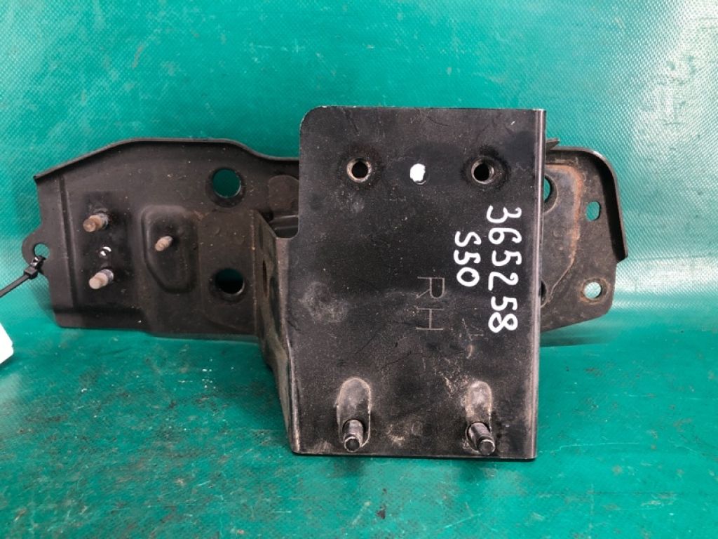 62210-CG000 | Кронштейн підсилювача переднього бампера прав. INFINITI FX S50 03-08