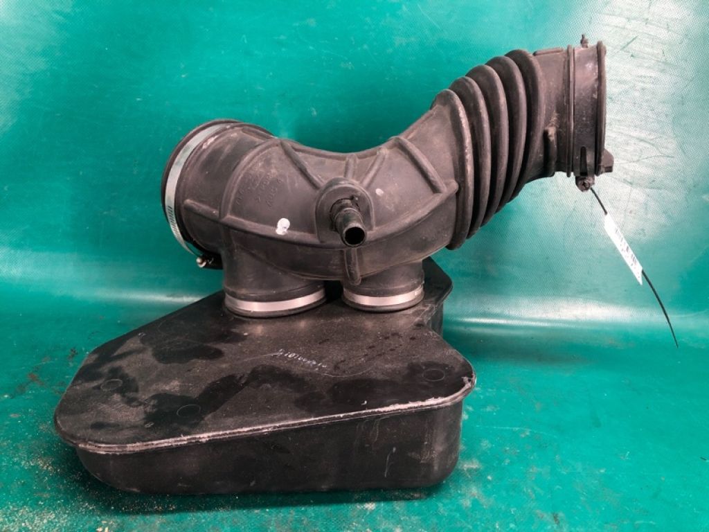 CY01-13-220A | патрубок повітряного фільтра MAZDA CX-9 06-16