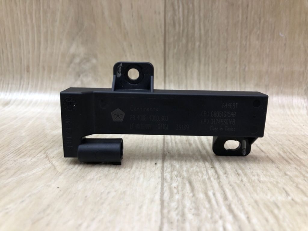 68051315AB | Антена задн. лів. CHRYSLER PACIFICA 16-20