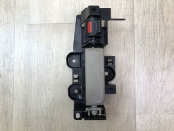 Ручка дверей внутрішня задн. лів. CHRYSLER PACIFICA 16-20