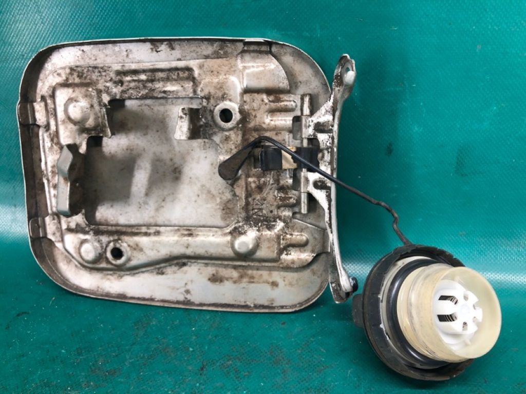 77350-06030 | Лючок паливного бака TOYOTA CAMRY 40 06-11 - Фото 2