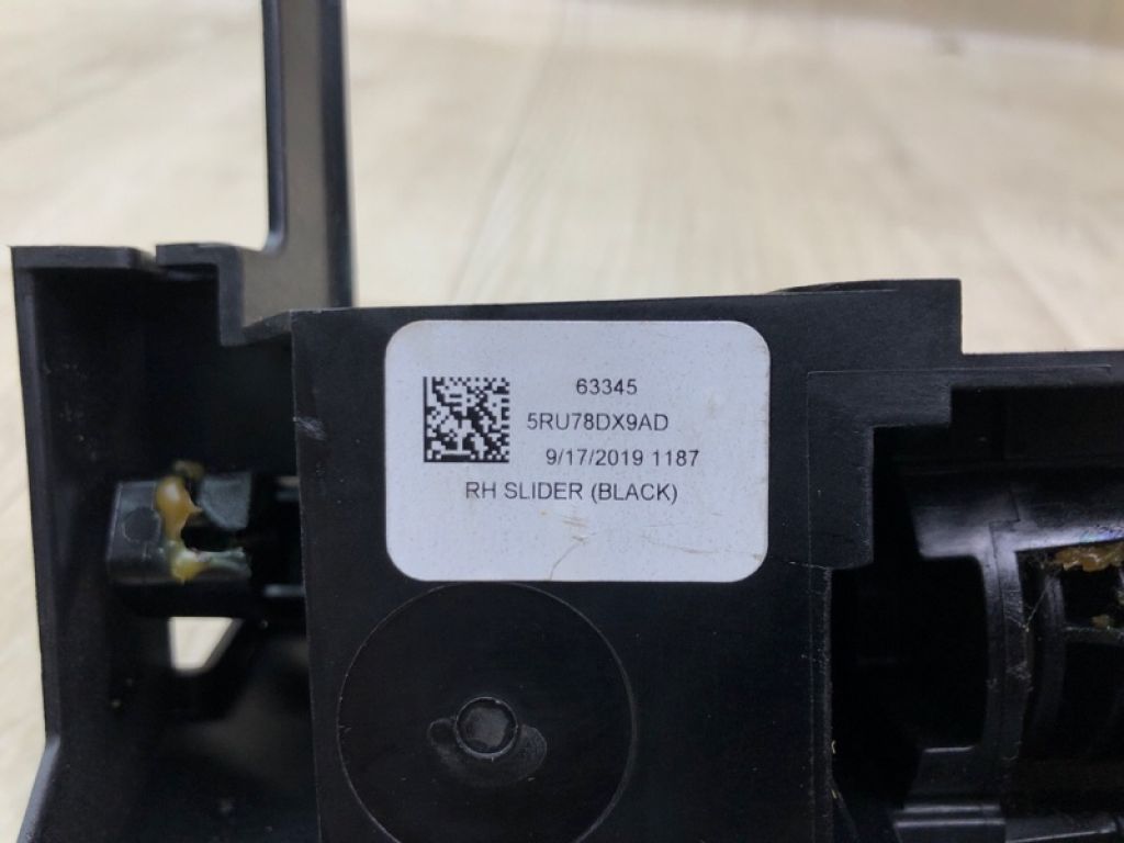 5RU78 DX9AD | Ручка дверей внутрішня задн. прав. CHRYSLER PACIFICA 16-20 - Фото 5