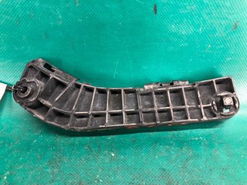 Кронштейн переднього бампера прав. TOYOTA CAMRY 40 06-11