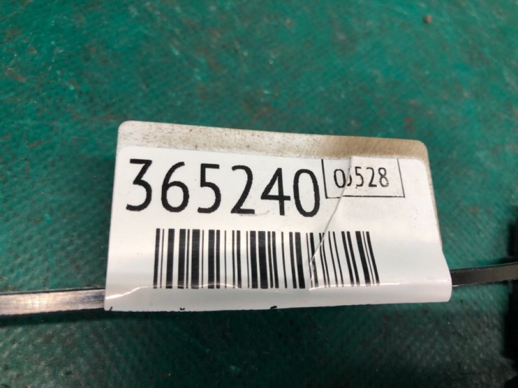 61647-06010 | Кронштейн заднього бампера прав. TOYOTA CAMRY 40 06-11 - Фото 2