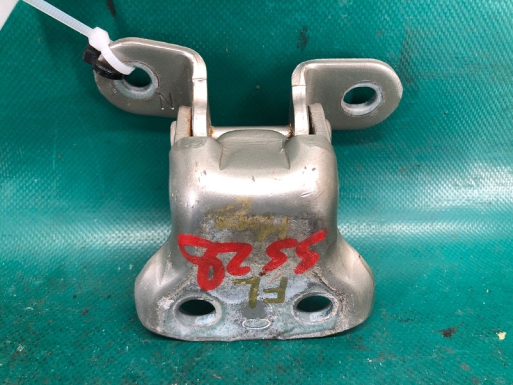 68740-AC010 | Петля двері нижня передн. лів. TOYOTA CAMRY 40 06-11