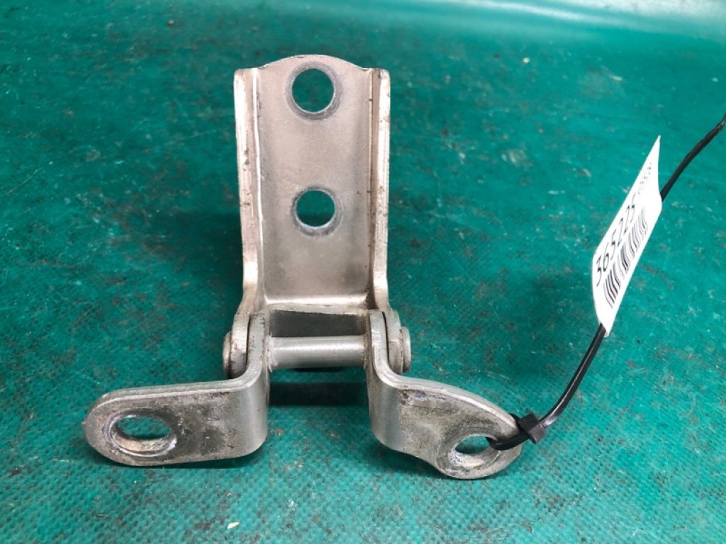 68770-02050 | Петля двері нижня задн. прав. TOYOTA CAMRY 40 06-11