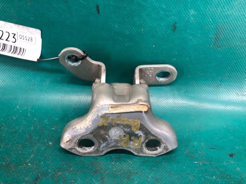 68750-06010 | Петля двери верхняя задн. прав. TOYOTA CAMRY 40 06-11