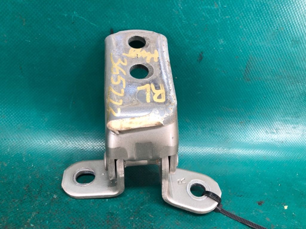 68780-02050 | Петля двери нижняя задн. лев. TOYOTA CAMRY 40 06-11