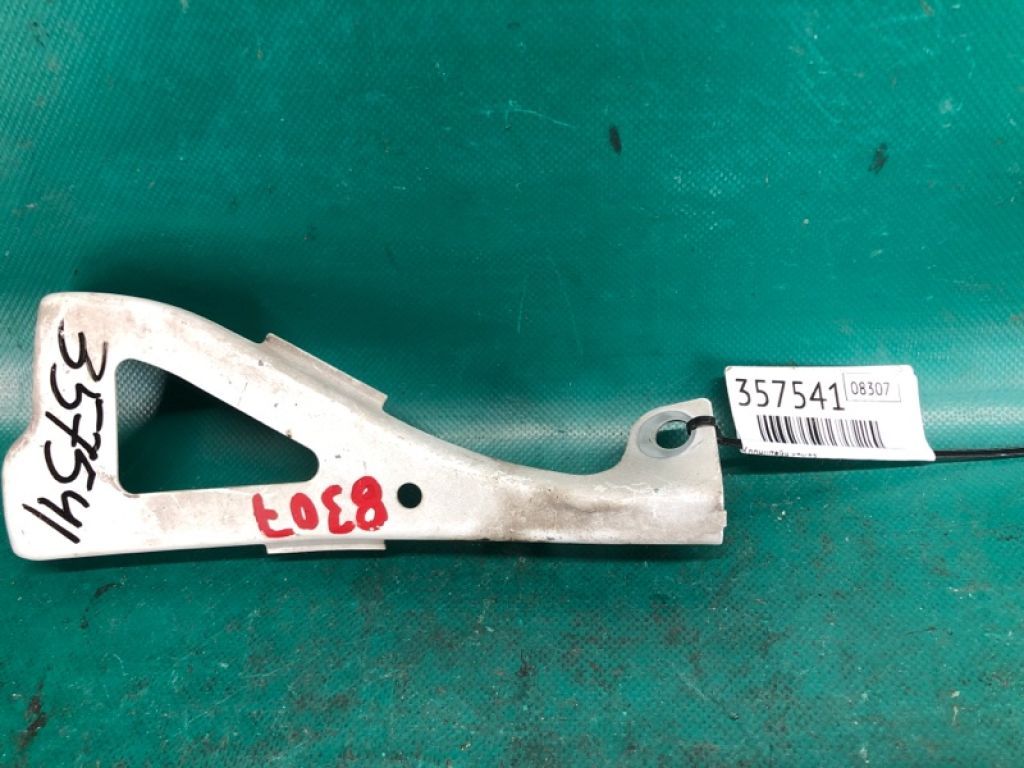 TD11-52-140A | Кронштейн крила прав. MAZDA CX-9 06-16