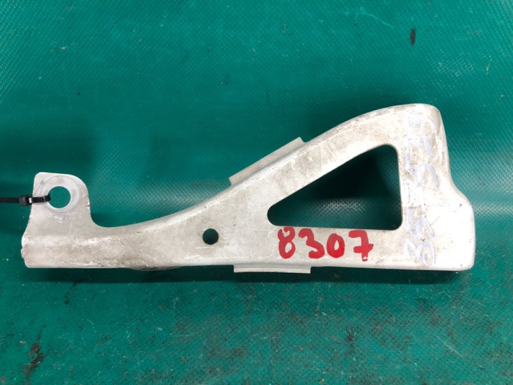 TD11-52-240A | Кронштейн крила лів. MAZDA CX-9 06-16